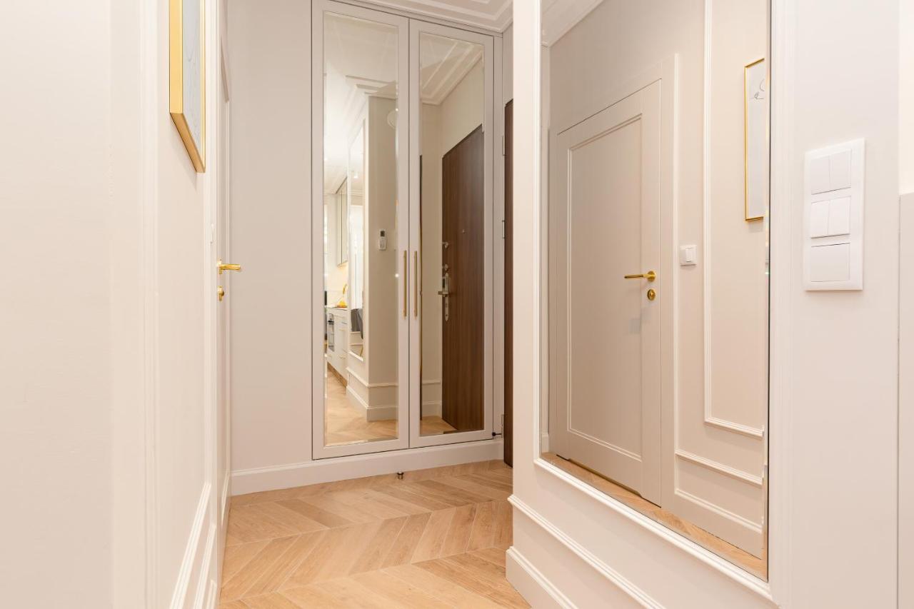 Mennica Residence Central Apartment By Renters Prestige Varsovie Extérieur photo