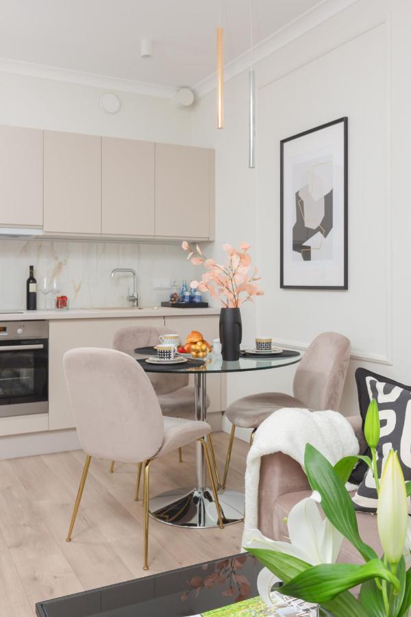 Mennica Residence Central Apartment By Renters Prestige Varsovie Extérieur photo